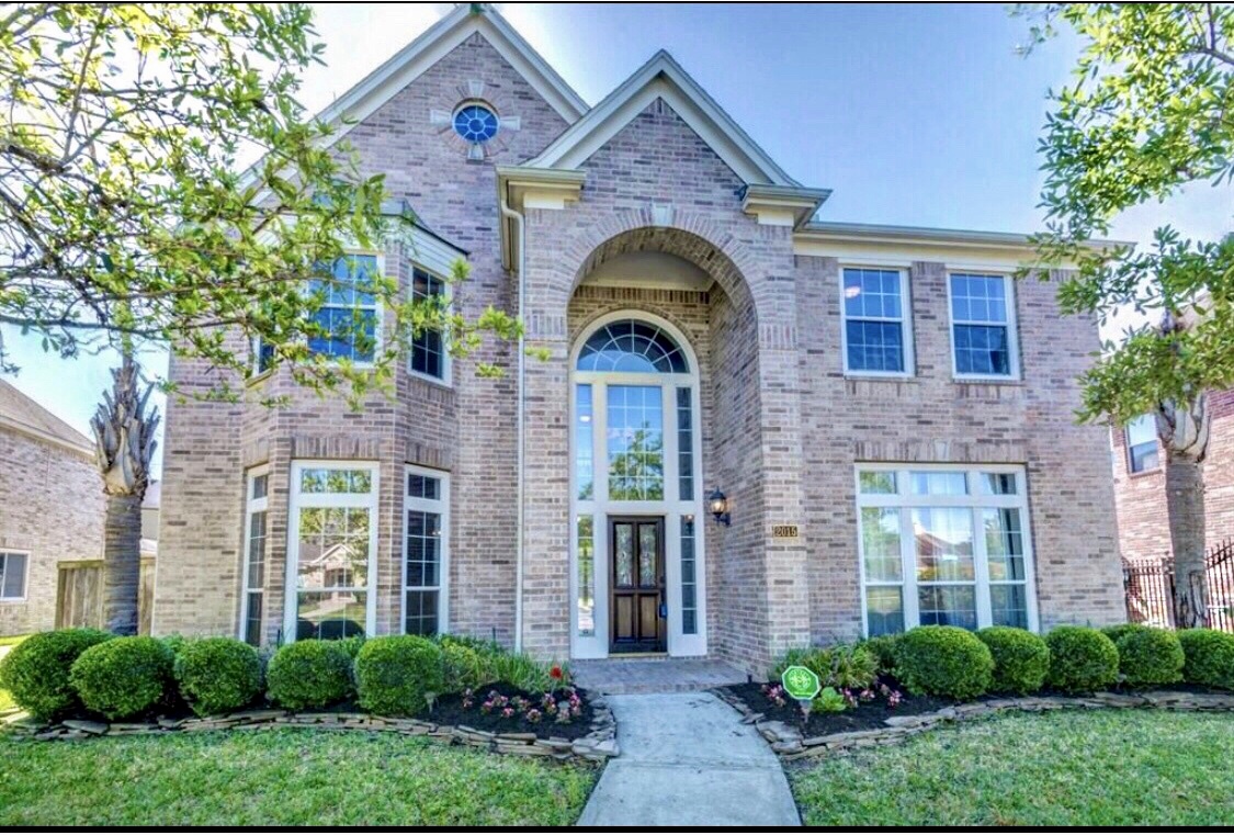 The Pearland Estate exterior